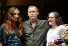 ټيموټي ویکس اوس خپلې کورنۍ سره یوځای شوی