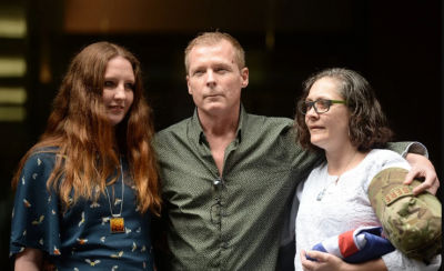 ټيموټي ویکس اوس خپلې کورنۍ سره یوځای شوی